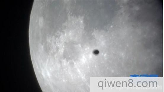 是巧合嗎?超級月亮前竟又出現UFO