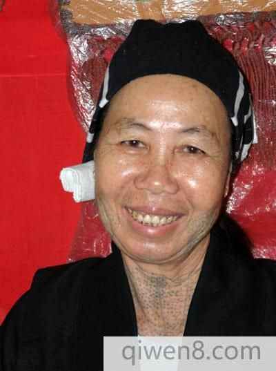 黎族婦女秀面文身 三千年滄桑今瀕臨消亡
