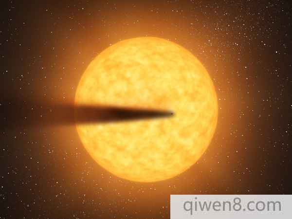 圖中是藝術家描繪一顆體積比水星大的行星處于瓦解狀態，其表面被主恒星融解和蒸發。