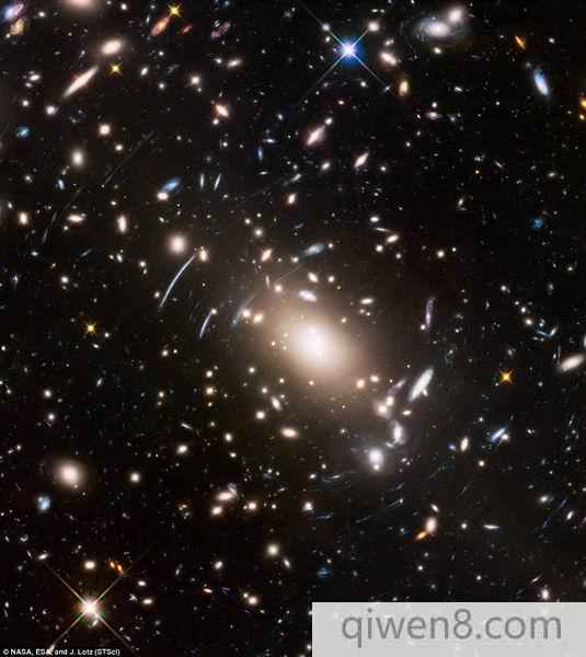 哈勃望遠鏡觀測到127億年前的古老星系