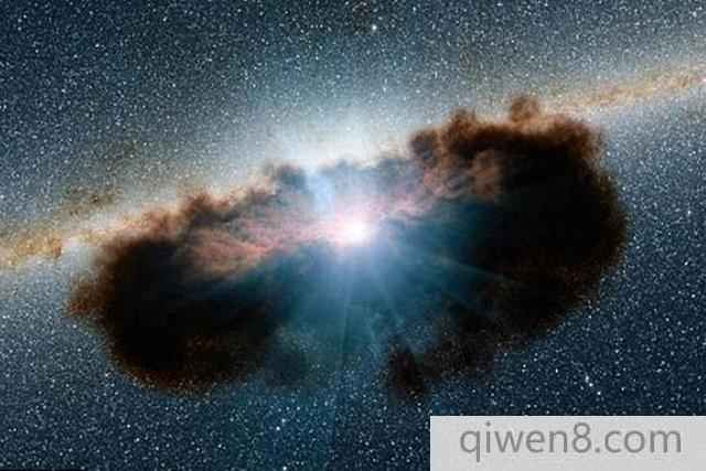 NGC 1068星系中出現一個神秘的團塊結構