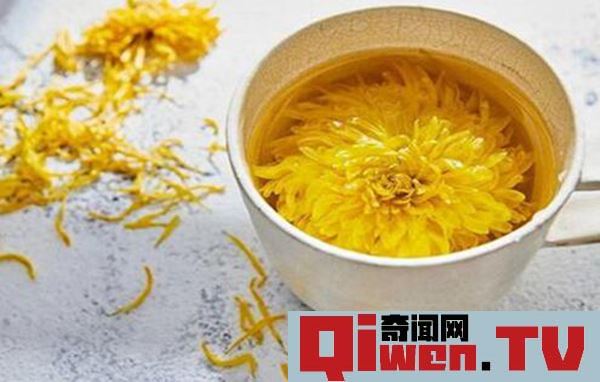 菊花泡水后變綠能喝嗎 正常現象 一般不會影響身體