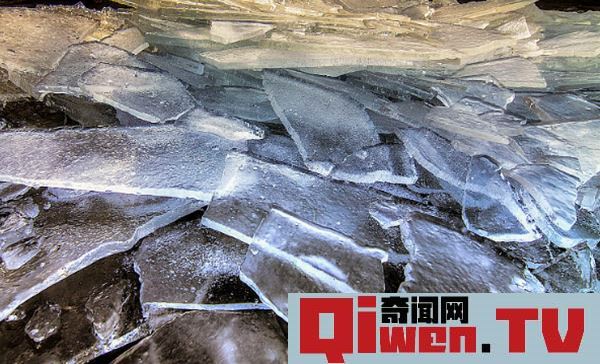 水和冰的重量一樣的嗎 冰為何會浮在水面上