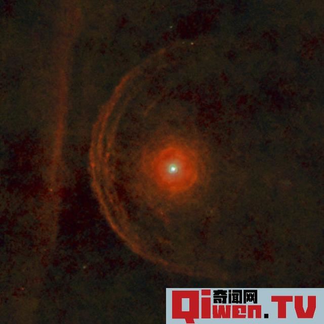 伴君如伴虎 超巨星吞噬現象