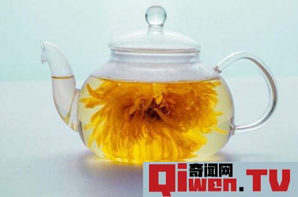 菊花泡水后變綠能喝嗎 正常現象 一般不會影響身體