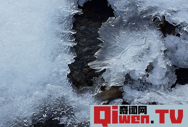 水和冰的重量一樣的嗎 冰為何會浮在水面上