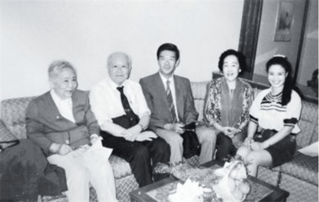 袁世凱死后,子孫過得如何?孫子成物理學家,孫女八旬仍開西餐廳
