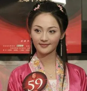 32歲出軌文章，37歲嫁給富豪丈夫，生活中的姚笛是個怎樣的人？