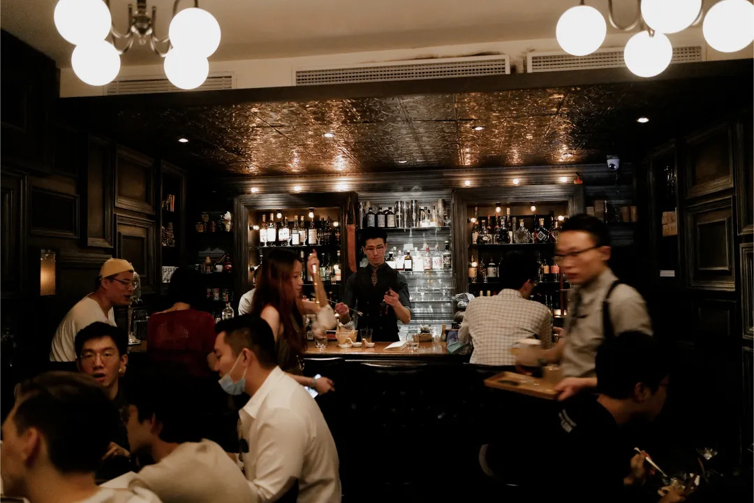 在上海的天花板酒吧“闖關”，喝到第五杯我悟了