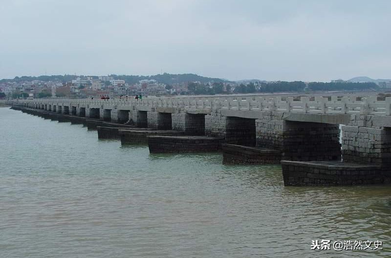 橋梁史話：一座福建泉州的石橋，卻起名洛陽橋，背后有移民的血淚
