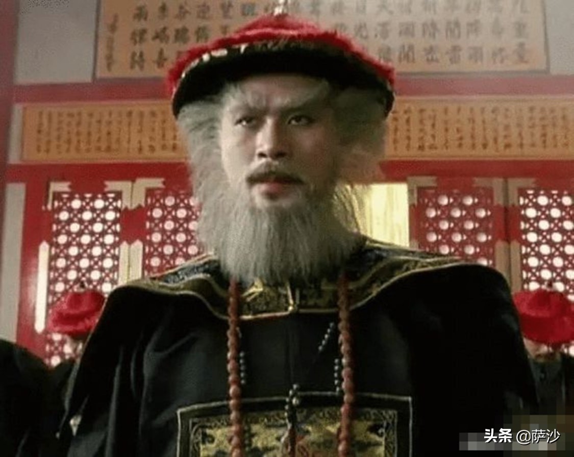 金庸小說中有哪些以為是王者,結果是青銅的人物?有十二個大弱雞