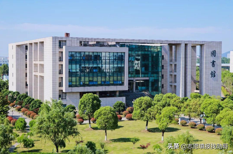 這所醫科大學,不是985、211,卻在全國醫科大學中排名第三