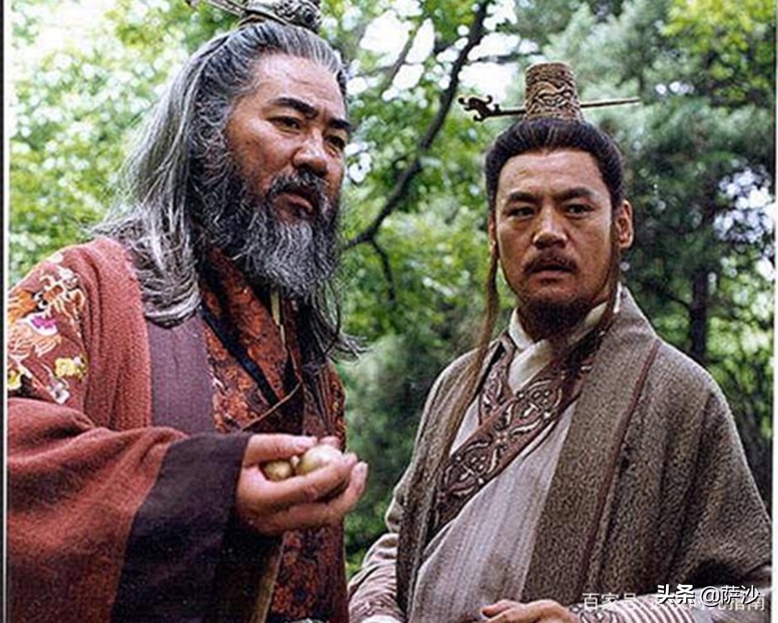 金庸小說中有哪些以為是王者,結果是青銅的人物?有十二個大弱雞
