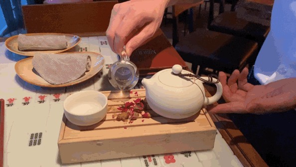 在上海的天花板酒吧“闖關”，喝到第五杯我悟了