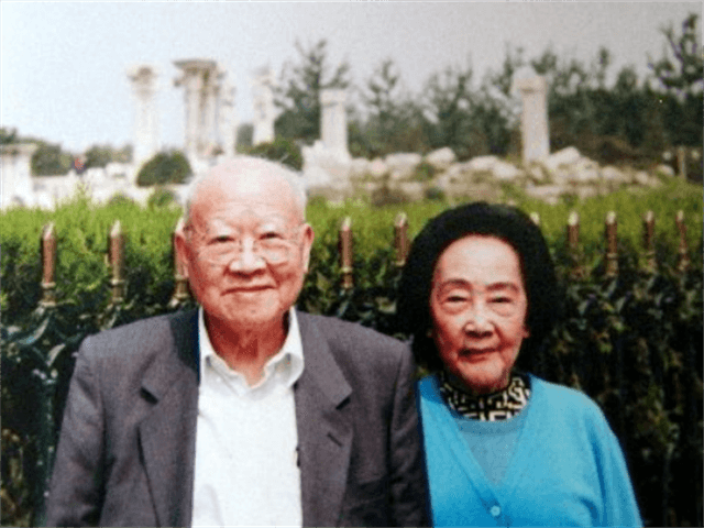 袁世凱死后,子孫過得如何?孫子成物理學家,孫女八旬仍開西餐廳