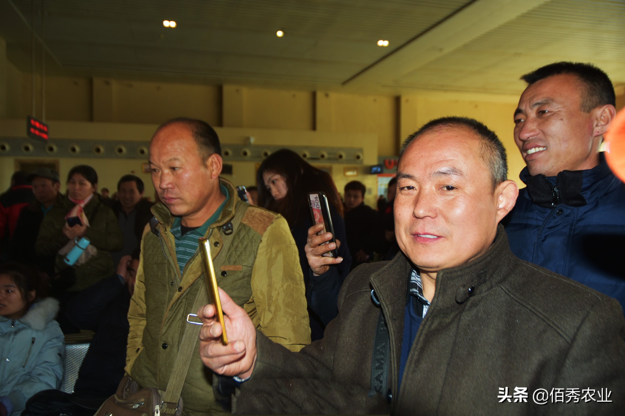 農民工討薪別作難，記牢3個電話和2個渠道，助大家早日拿到工錢