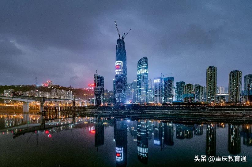 中國西部第一高樓：重慶陸海國際，今年6月封頂