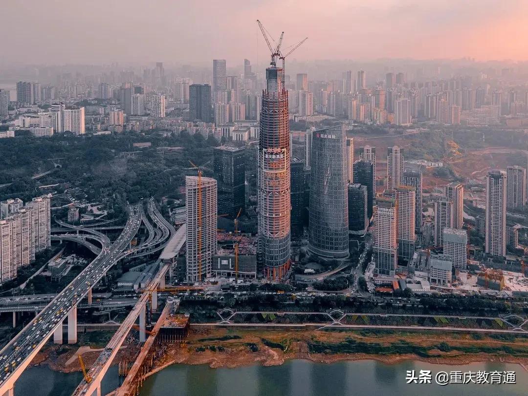 中國西部第一高樓：重慶陸海國際，今年6月封頂
