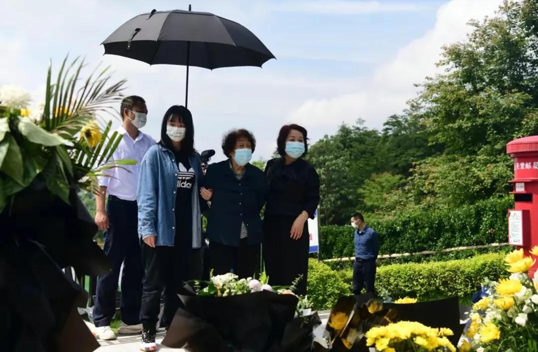今天5月22日，袁隆平爺爺去逝1周年：當風吹過稻田，我又想起您了