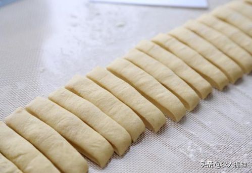 不用泡打粉、小蘇打，只用一物替代，油條也蓬松酥軟，怎么去做呢