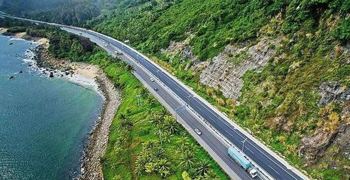 中國最長的高速公路，貫穿南北地區全長5700千米，黑龍江通到海南