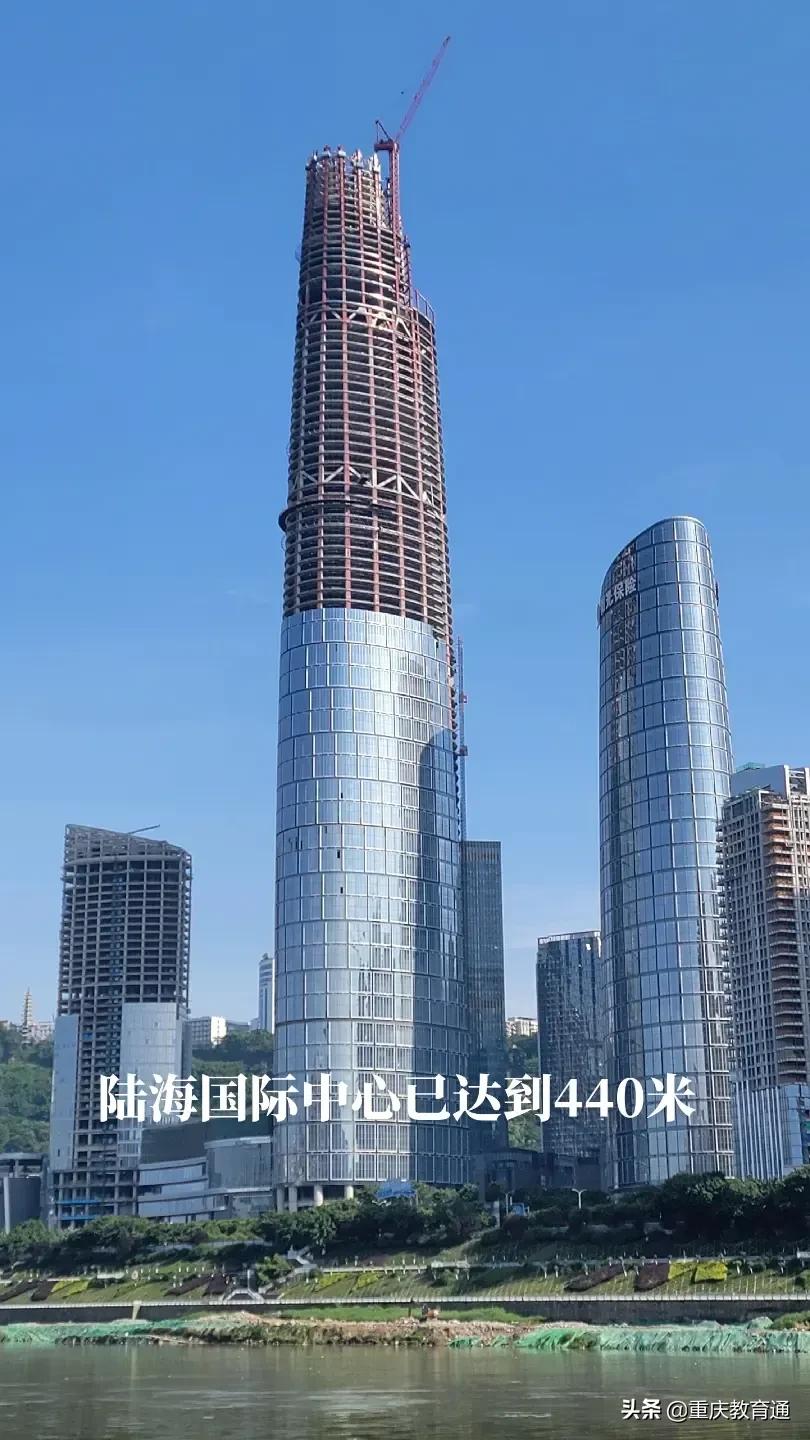 中國西部第一高樓：重慶陸海國際，今年6月封頂