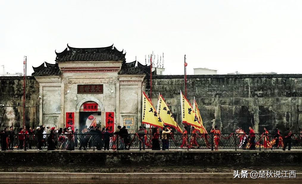 深圳這一古堡式客家圍龍屋，背后是一個家族的遷徙安家史