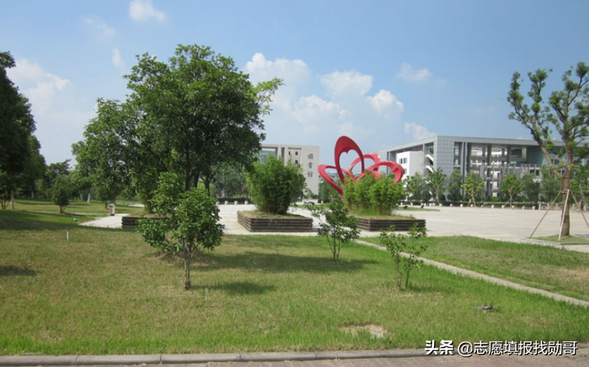 這所醫科大學,不是985、211,卻在全國醫科大學中排名第三
