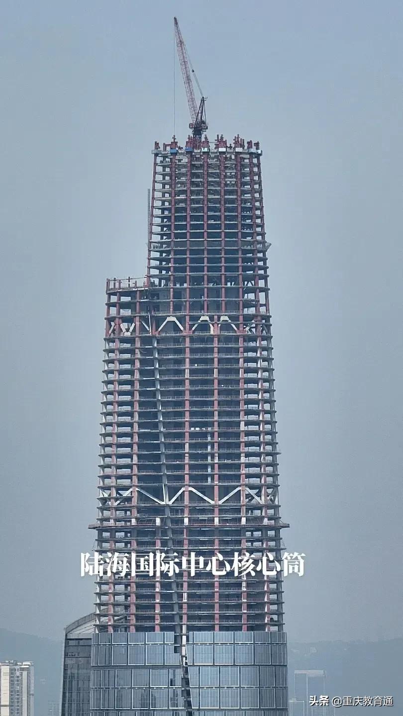 中國西部第一高樓：重慶陸海國際，今年6月封頂