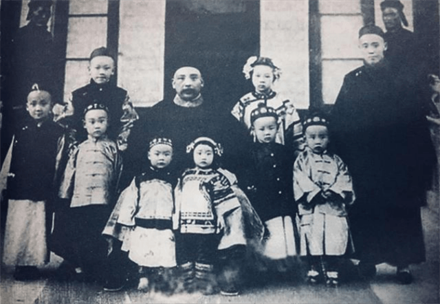 袁世凱死后,子孫過得如何?孫子成物理學家,孫女八旬仍開西餐廳