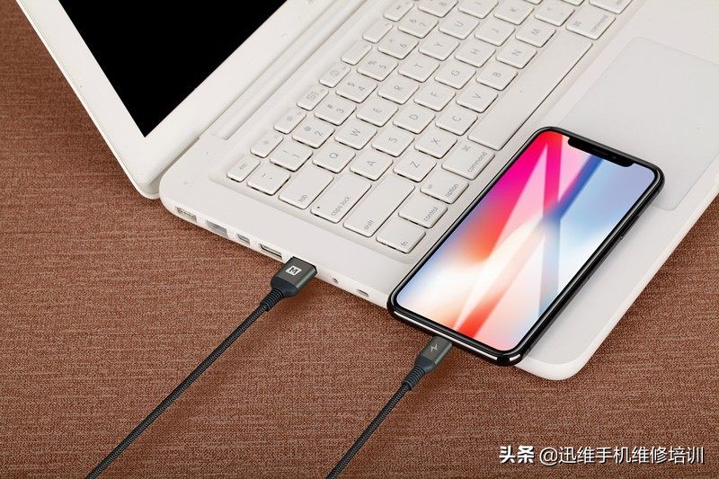 手機關機可以充電開機充不上電,知道其中奧秘 快速解決省錢更管用