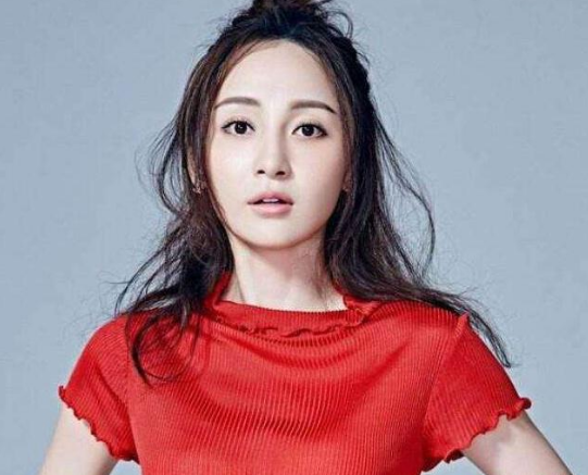 32歲出軌文章，37歲嫁給富豪丈夫，生活中的姚笛是個怎樣的人？