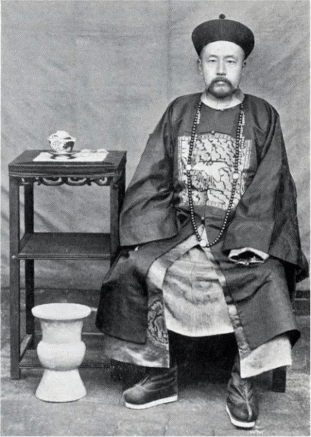 袁世凱死后,子孫過得如何?孫子成物理學家,孫女八旬仍開西餐廳