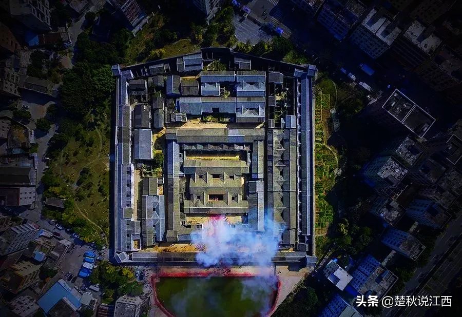 深圳這一古堡式客家圍龍屋，背后是一個家族的遷徙安家史