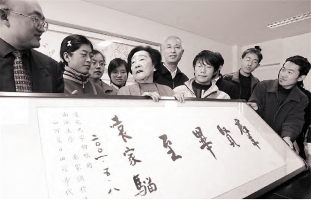 袁世凱死后,子孫過得如何?孫子成物理學家,孫女八旬仍開西餐廳