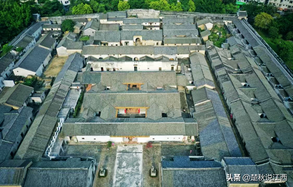 深圳這一古堡式客家圍龍屋，背后是一個家族的遷徙安家史