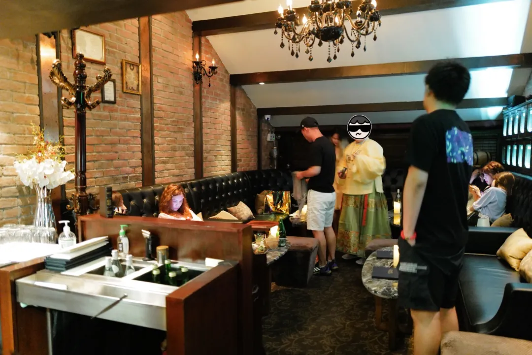 在上海的天花板酒吧“闖關”，喝到第五杯我悟了