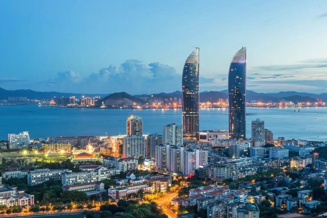 中國最長的高速公路，貫穿南北地區全長5700千米，黑龍江通到海南