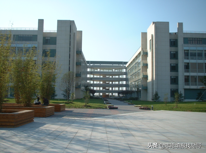 這所醫科大學,不是985、211,卻在全國醫科大學中排名第三