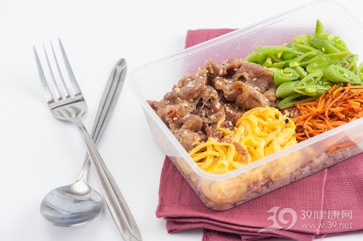熱飯菜能直接放冰箱嗎？多數人都做錯了