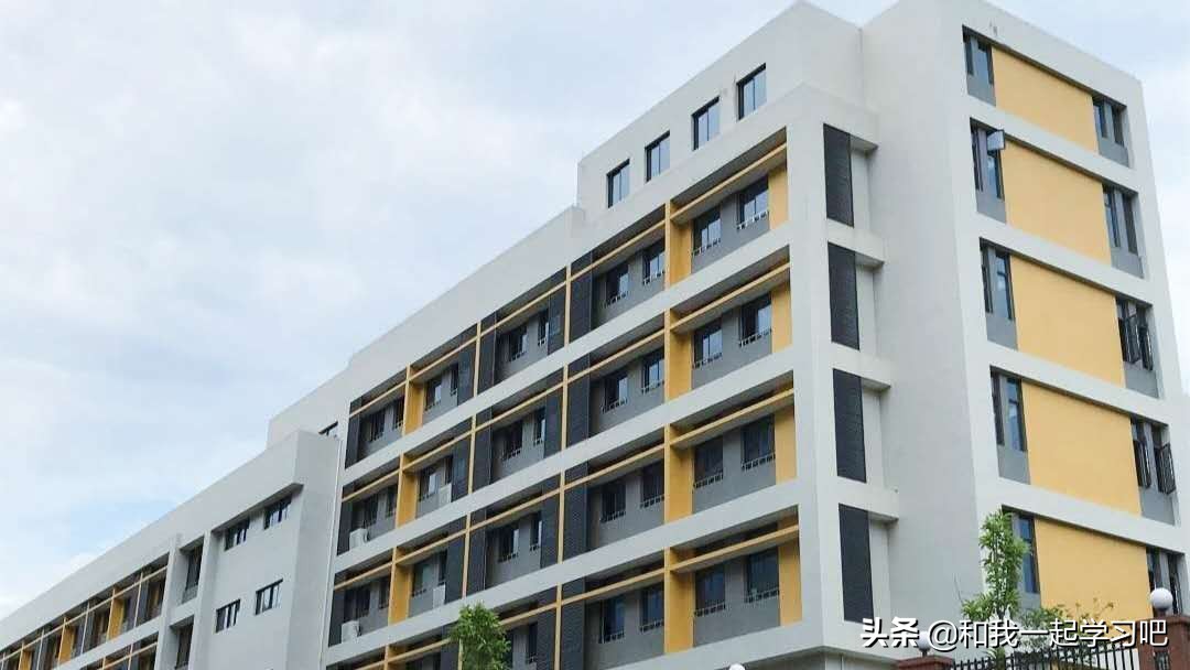廣州排名前11的小學，東風東小學穩居榜首，后面排名頗有爭議