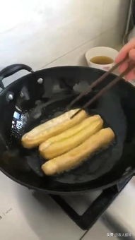 不用泡打粉、小蘇打，只用一物替代，油條也蓬松酥軟，怎么去做呢
