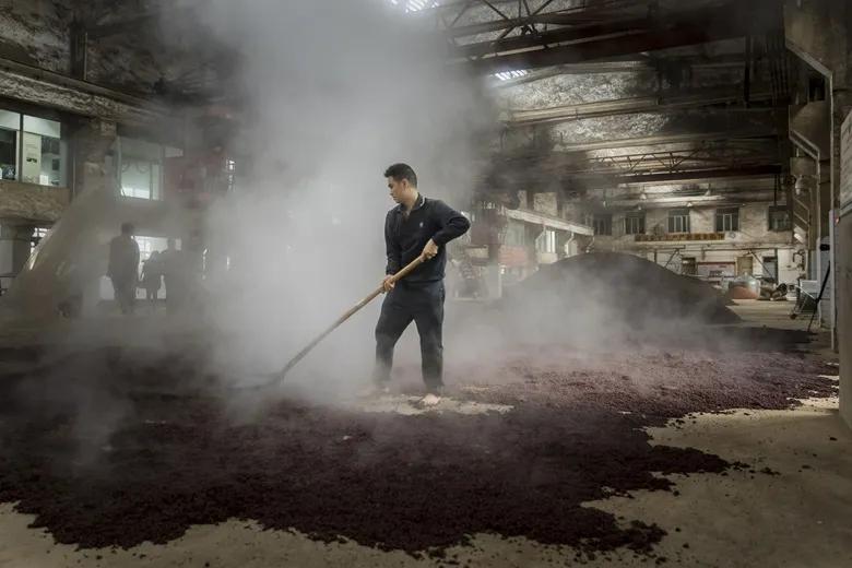 一瓶茅臺酒是怎么釀造出來的？