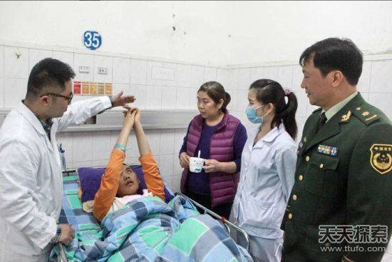 小伙變成植物人被百元大鈔喚醒 護士從口袋里拿出100元錢喚醒了植物人