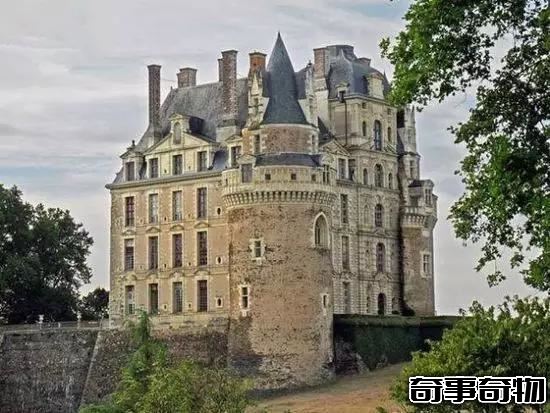 地球十大鬧鬼兇地大盤點 葡萄牙人骨大教堂 3萬尸骨堆成