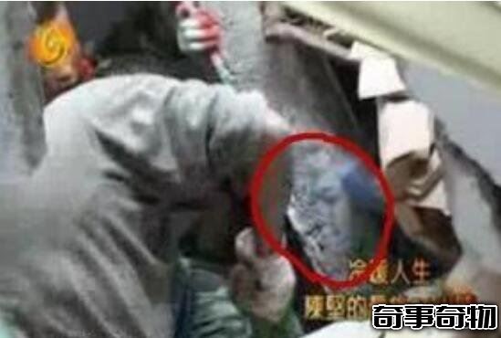 汶川地震半張臉 廢墟中詭異藍色半張臉震驚眾人