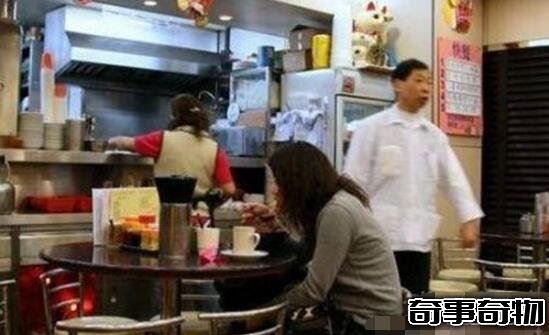 香港茶餐廳靈異事件是真的嗎 外賣小哥給鬼送餐竟收冥幣