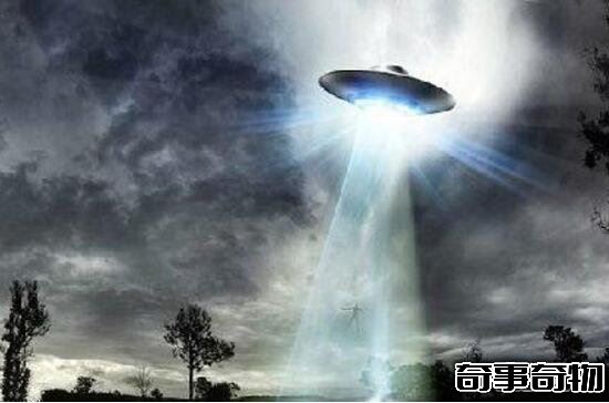 17世紀法國古幣上的UFO 硬幣上驚現盤旋在空中的飛碟