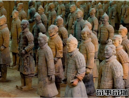 世界第八大奇跡秦陵兵馬俑 兵馬俑是真人做的嗎 陶俑制作