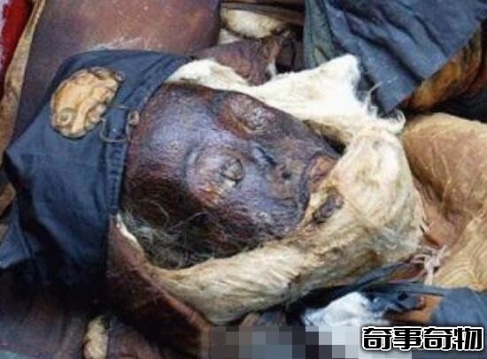 神秘的河南清朝干尸 項城挖出身著清朝官服干尸 五官清晰